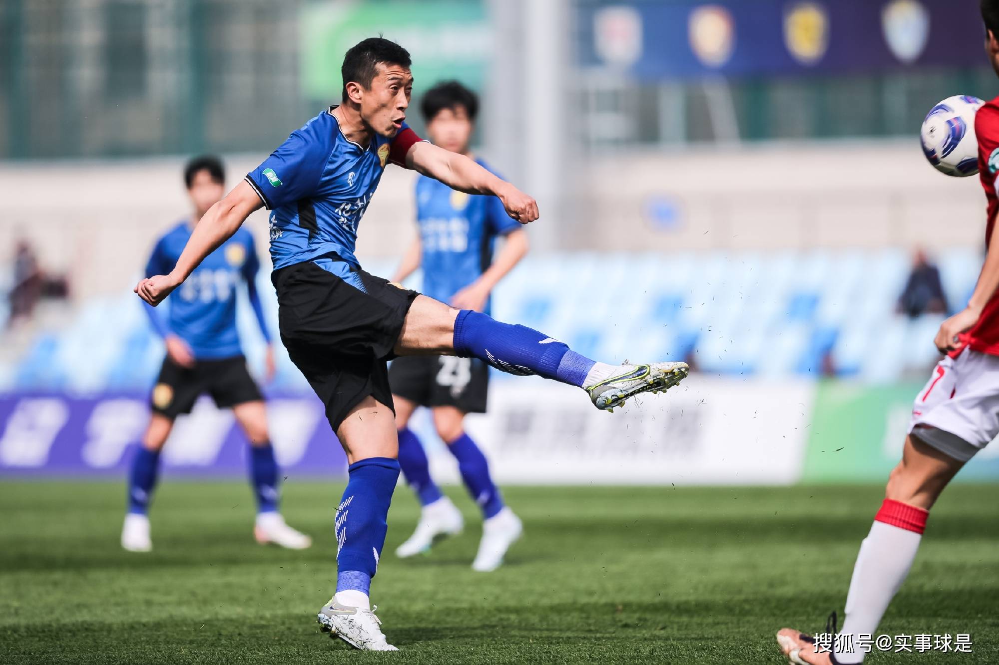 包含广州队发布备战花絮,冲刺阶段绝杀压哨,欧联任务艰巨,赛季目标并未改变的词条 包含广州队发布备战花絮,冲刺阶段绝杀压哨,欧联任务艰巨,赛季目标并未改变的词条