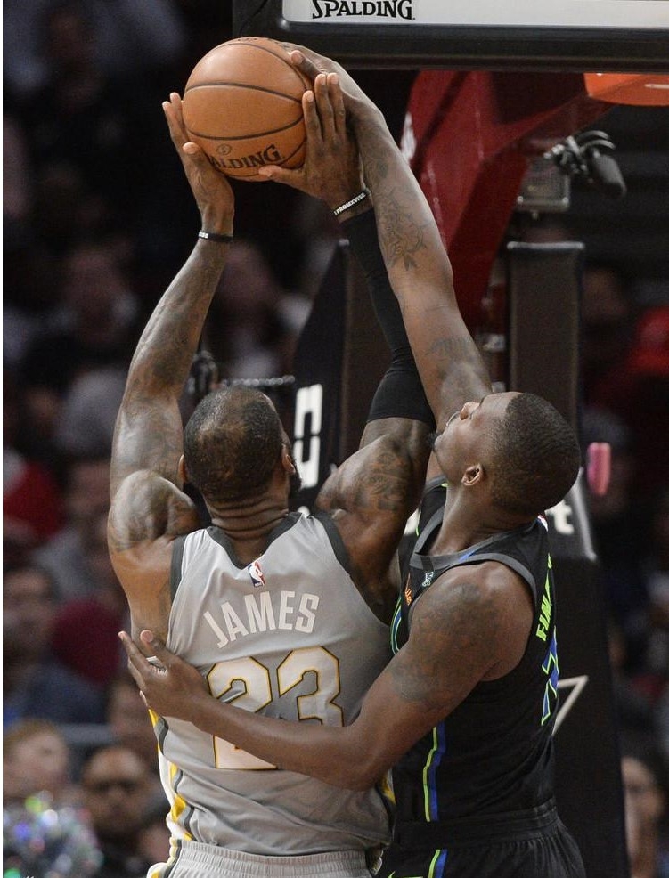 包含今晚体能课后；波士顿凯尔特人手感冰凉备战国王杯；管理层满意；团队化学反应显著的词条