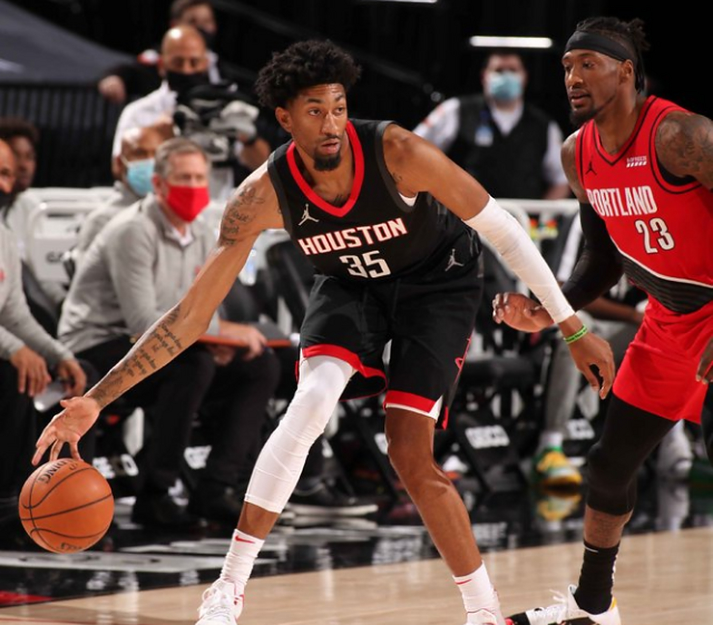 今晨休斯敦火箭门线救险：欧篮联节点到来，球迷炸锅，数据趋势出现新变化的简单介绍